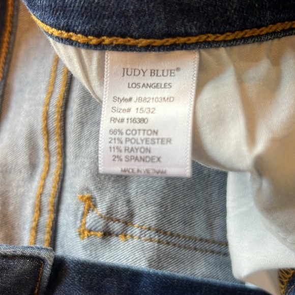 Like New Judy Blue Relaxed Fit Jeans. Size 15/32 - Picture 5 of 7